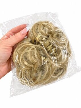 Like New 2 Blonde Highlighted Claw Clips Messy Buns Curl Hair Extensions Set